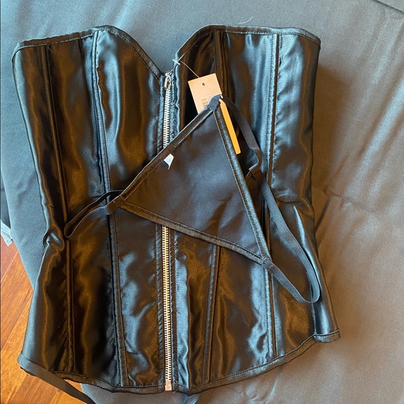 Adjustable Cinch Tie Corset with Boning & Thong - Picture 7 of 8